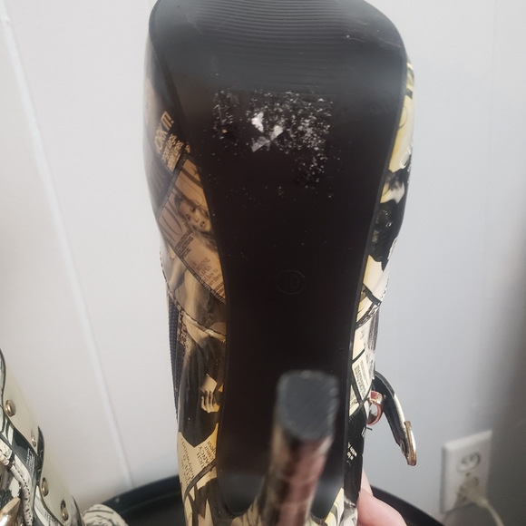 Liliana Magazine Print Heels - Picture 4 of 4